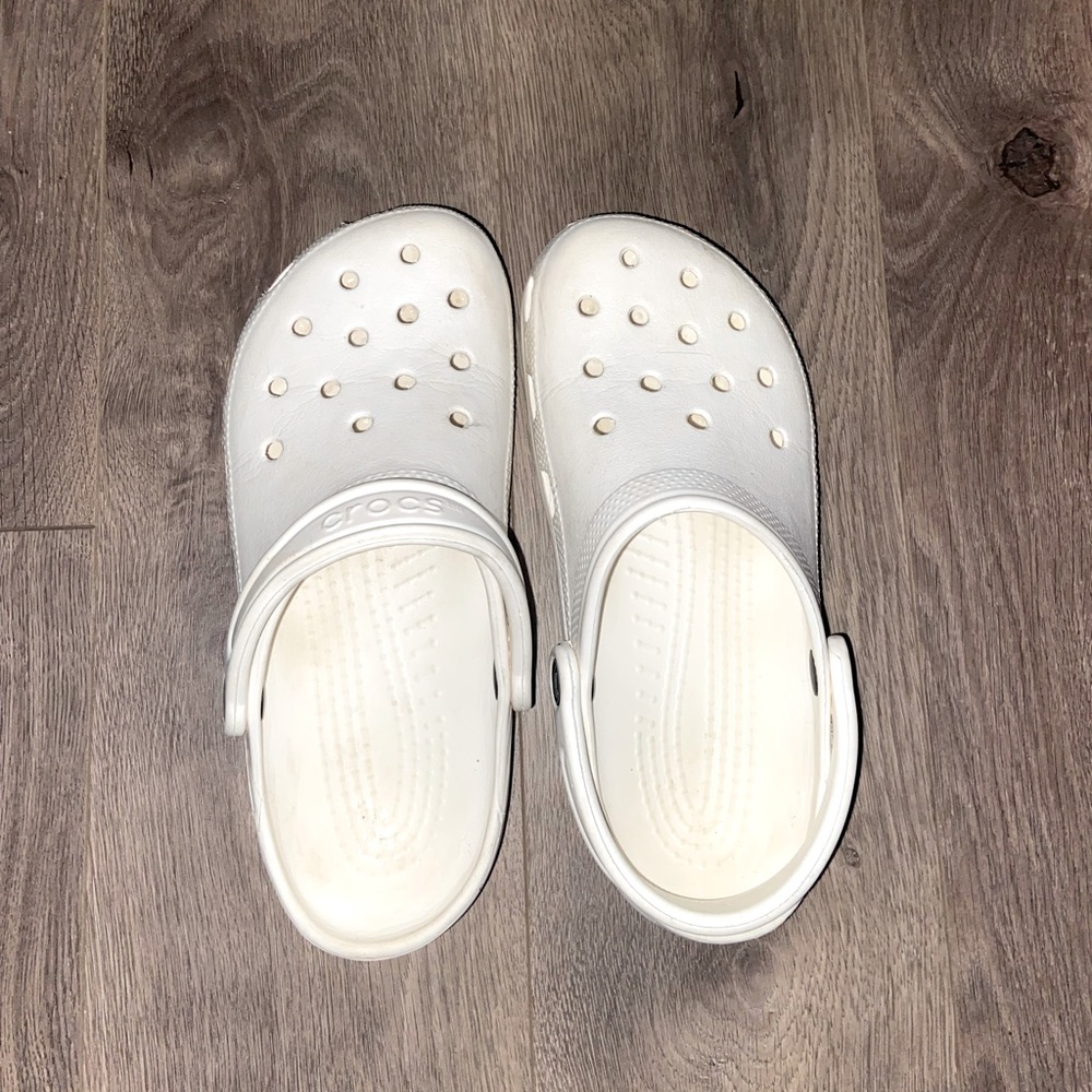 Women’s size 6 Crocs